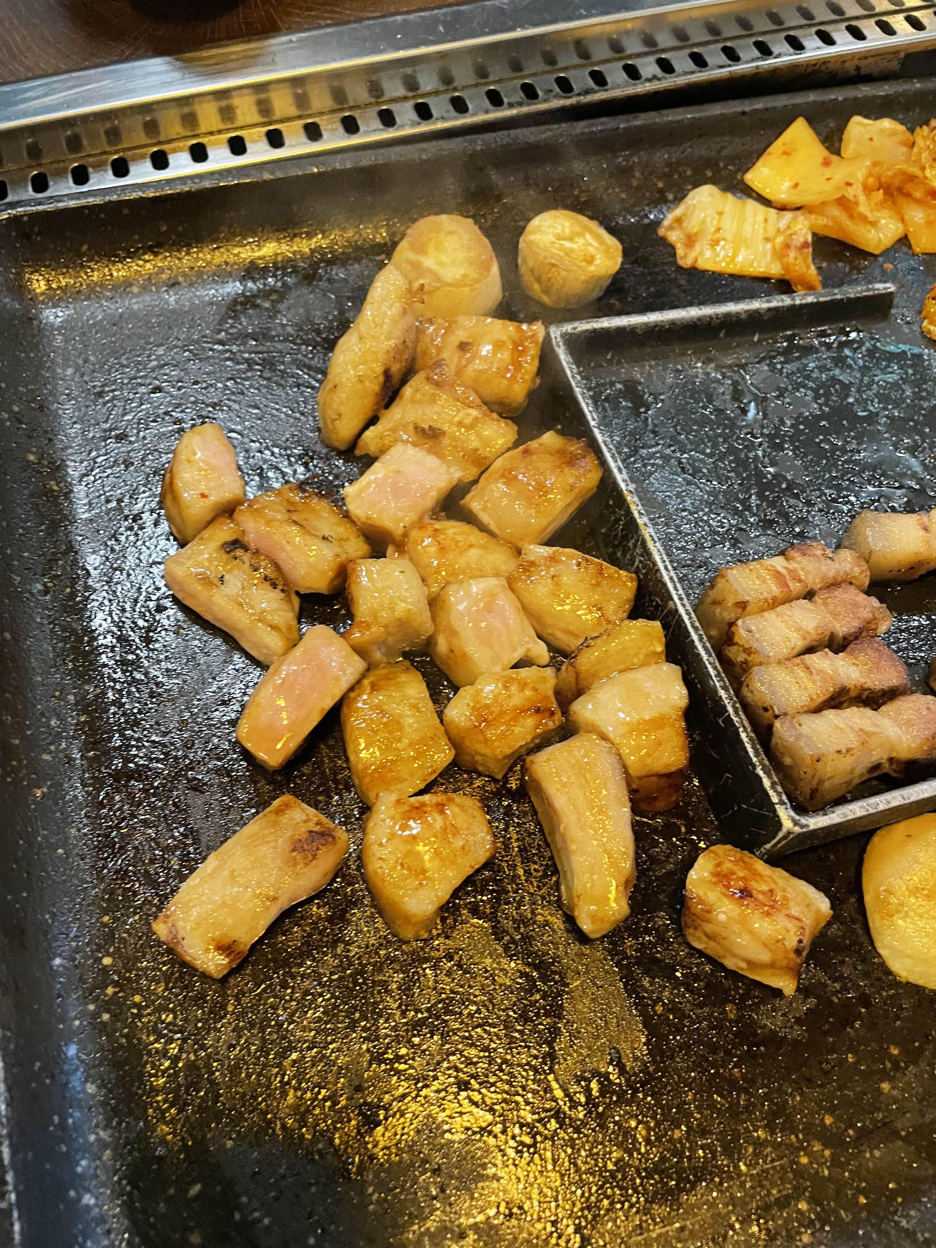  부산 화명동 배려가가득한 구워주는 항정살맛집 "오항목"