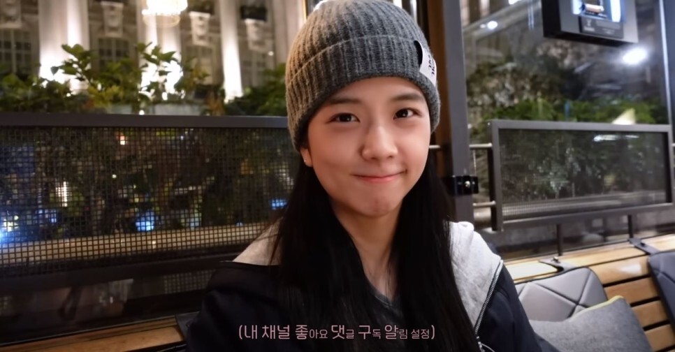  블랙핑크 지수, 생일 기념 개인 유튜브 개설 하루만에 100만 구독자 "채널 수익 전액 기부"