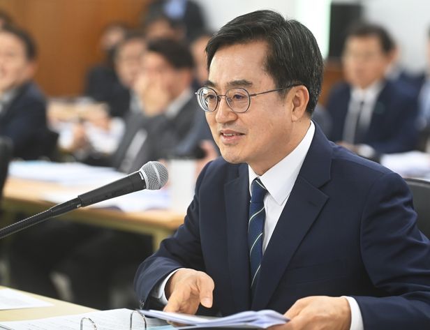  김동연 김혜경, 100건 의심사건으로 법카 논란