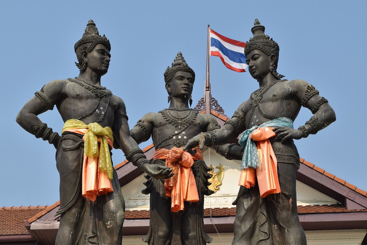 삼왕상 기념상 (พระบรมราชานุสาวรีย์สามกษัตริย์)