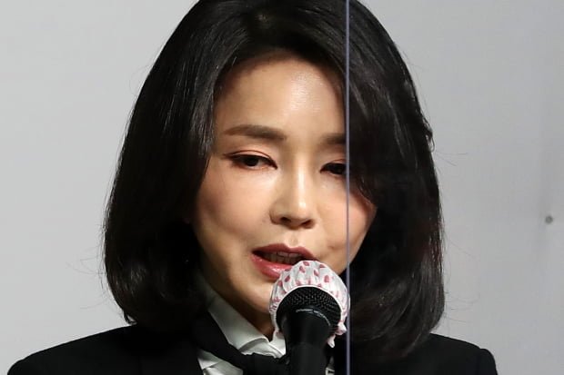  '쥴리' 주장 유튜버 "김건희, 윤석열과 결혼 전부터…" 또 막말