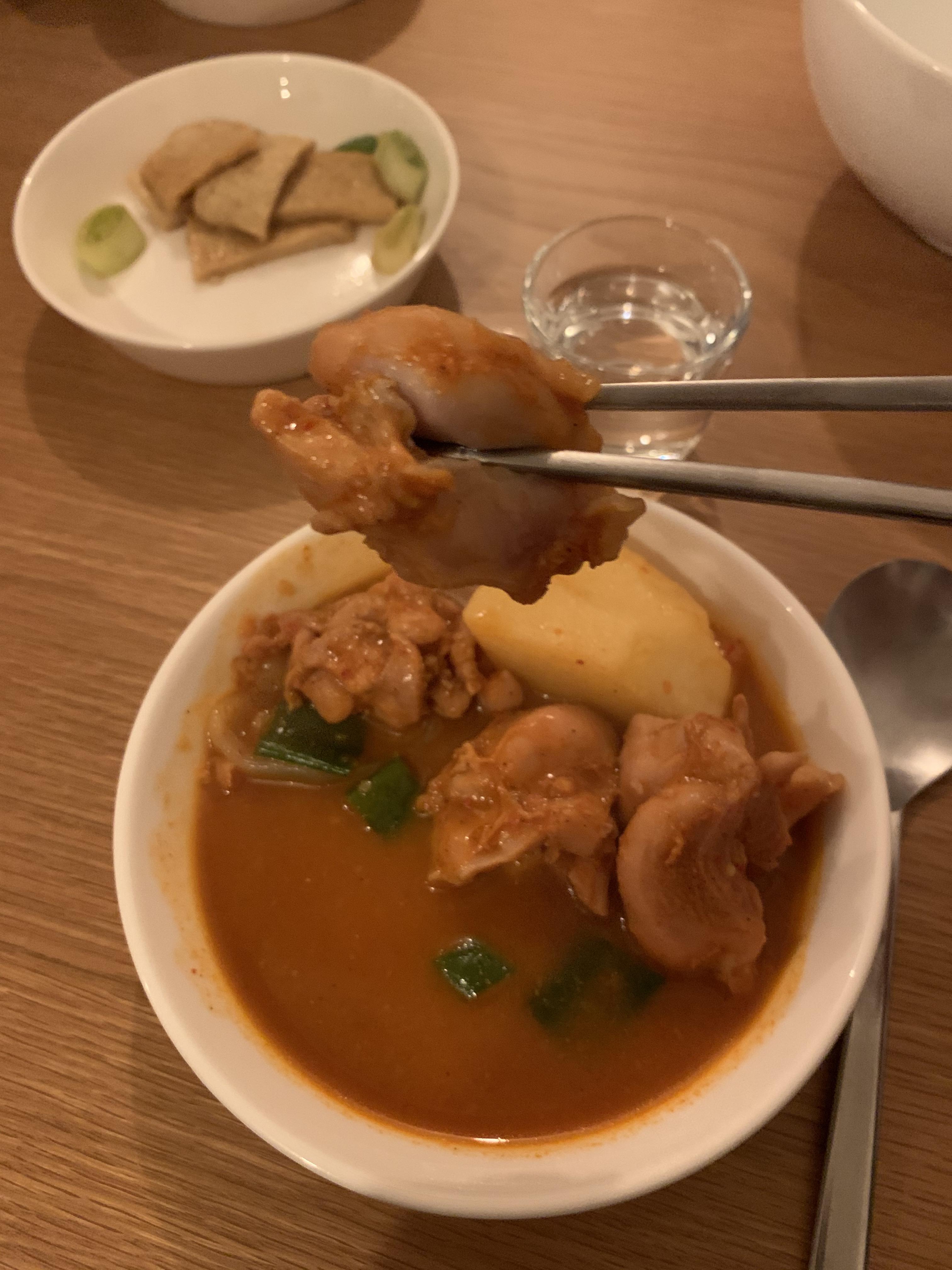  친구네 원룸같은 망원동 닭볶음탕집 아랫방