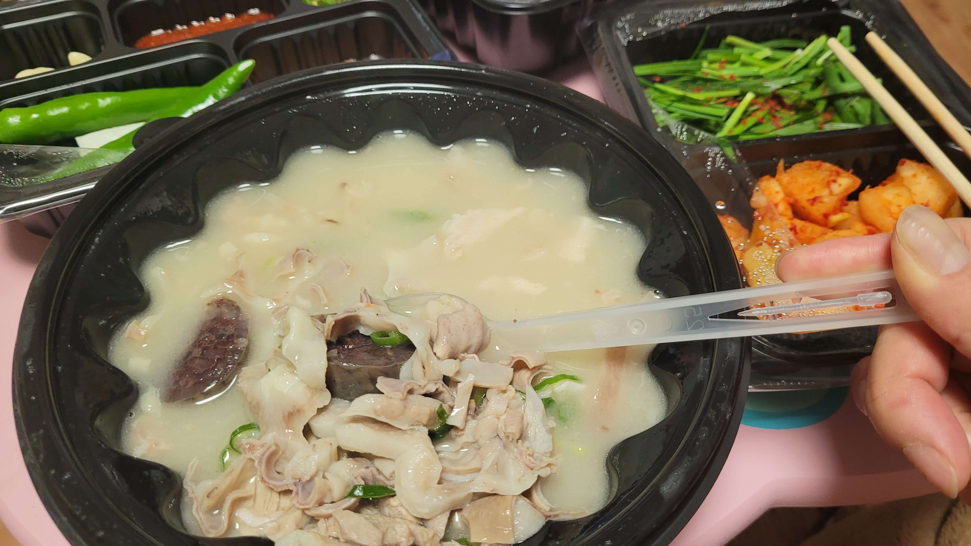  일상 맛집 "소문난 돼지국밥",포장해 먹기