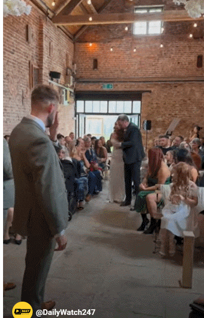  서지도 못하는 희귀 질환 신부의 불굴의 의지와 감동의 결혼식 VIDEO: Fiance's shock at bride-to-be's walk down aisle at East Yorkshire wedding