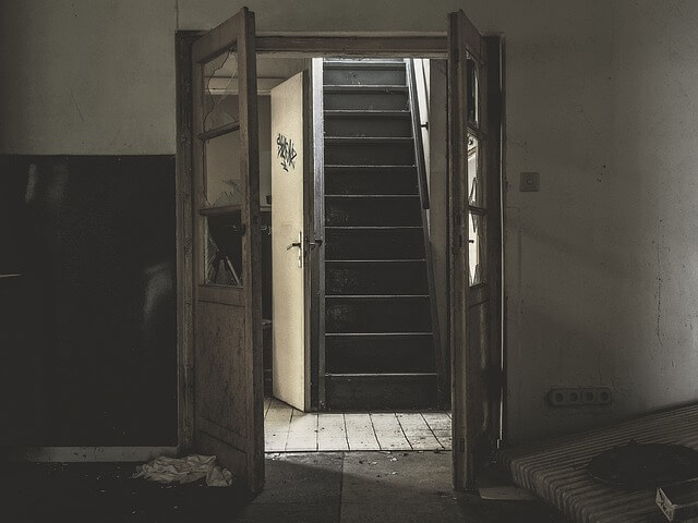 계단꿈,계단오르는꿈,계단내려가는꿈,계단에서떨어지는꿈,계단꿈해몽