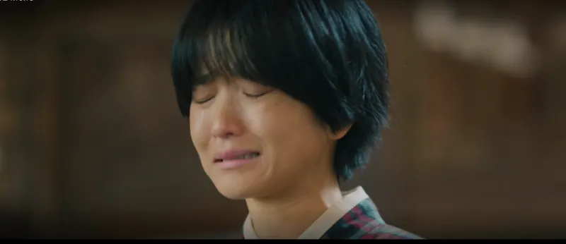 아버지를 생각하며 슬픈 자유 연기를 선보이는 정년