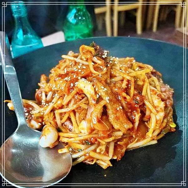  식객 허영만 백반기행 208회 서대문구 신촌, 신촌역, 현대 백화점 근처 맛집 낙지찜, 삼겹낙지찜 황수경 아나운서 낙지회무침, 낙지숙회, 감자전 위치