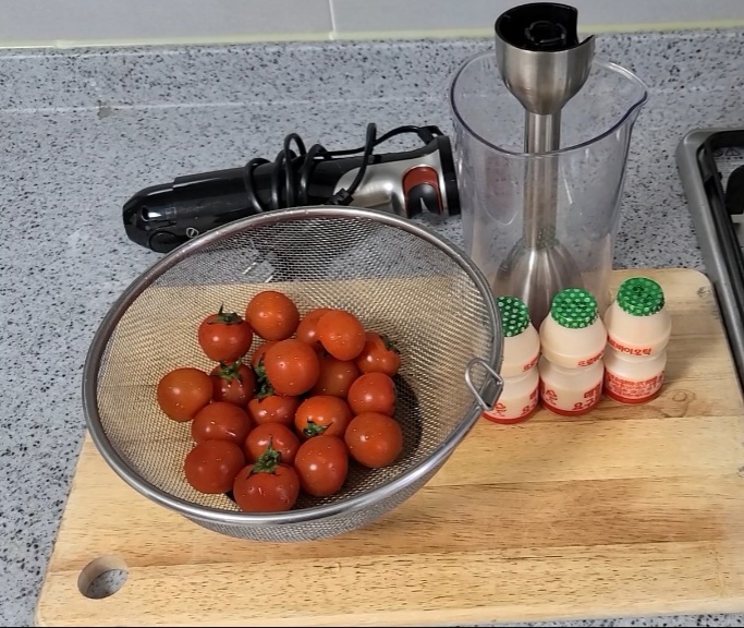 토마토주스를 만들기 위한 준비물 사진