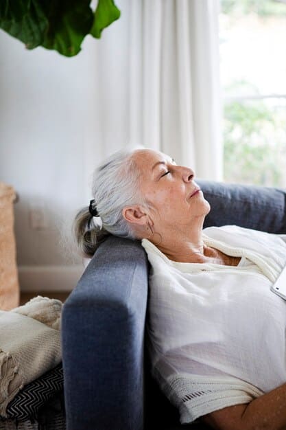 [#건강보약 수면] 밤잠 부족 낮잠으로 많이 자도 건강에 해 Study of sleep in older adults suggests nixing naps&#44; striving for 7-9 hours a night