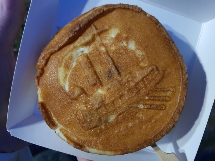 거북선-그림이-그려진-백원빵-앞면