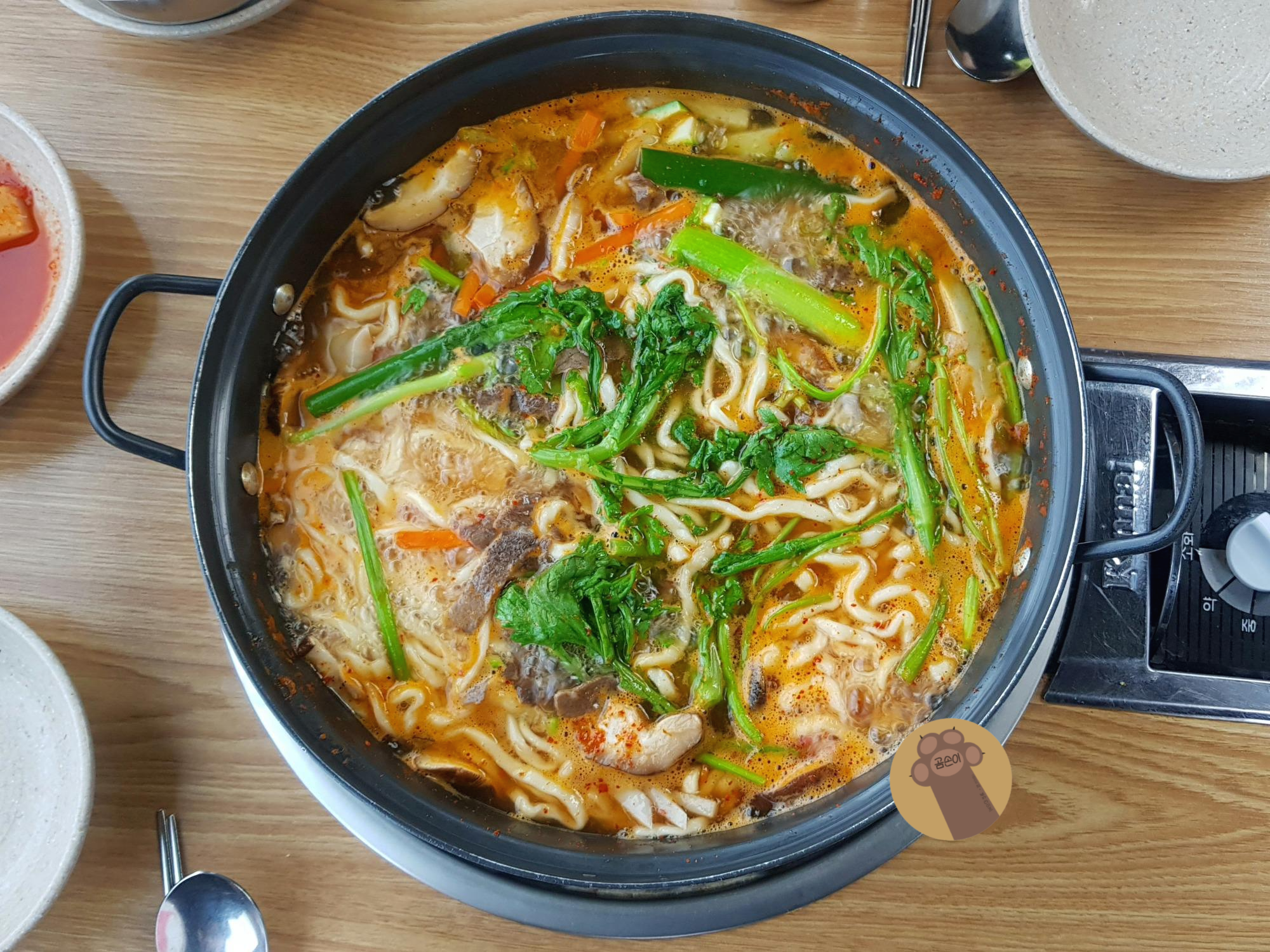  칼칼한 국물과 속이 꽉찬 만두가 일품! 공주시 월송동 서울칼국수