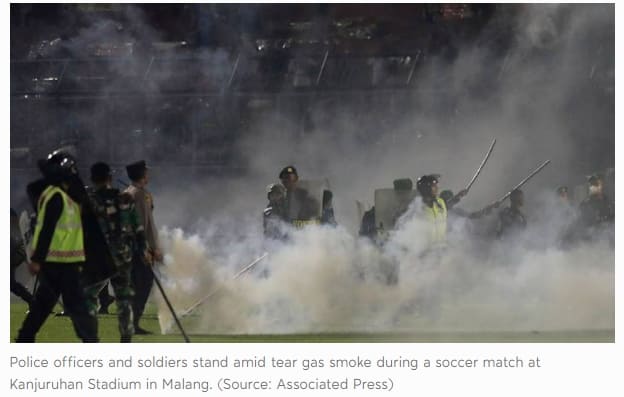 [속보] 인도네시아 축구 경기에서 폭동 발생...127명 사망 [Breaking] : Indonesia: 129 people killed after riot at football match