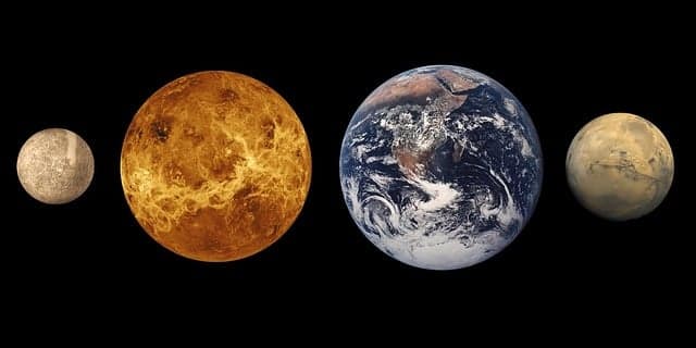 달 기지와 화성 기지: 어느 쪽이 더 적합한가?