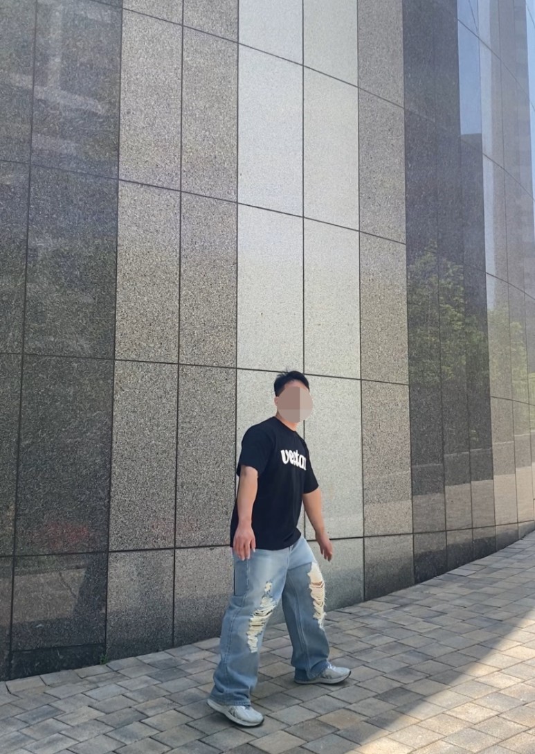 데일리룩(2024. 4. 28.)벡타르 반팔티, vectar. 반팔티, 벡타르 티셔츠, vectar. 티셔츠, vectar., 벡타르, 무신사스탠다드 데미지진, 아식스 조그 100 실버