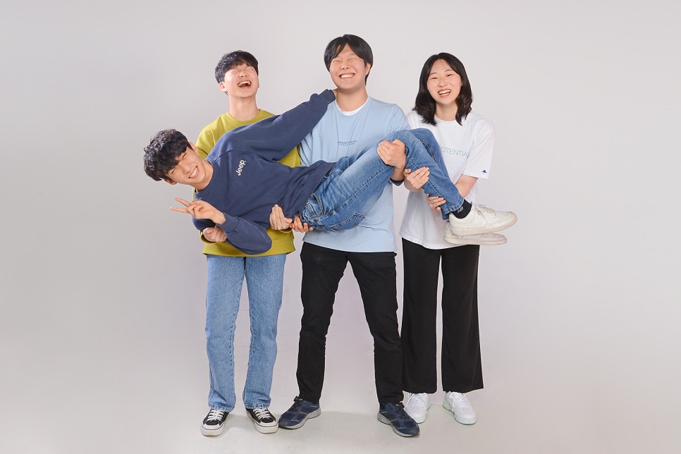 우정 짤 포즈랑 콘셉트 신경 쓰지 마세요! 광주우정사진스튜디오 22