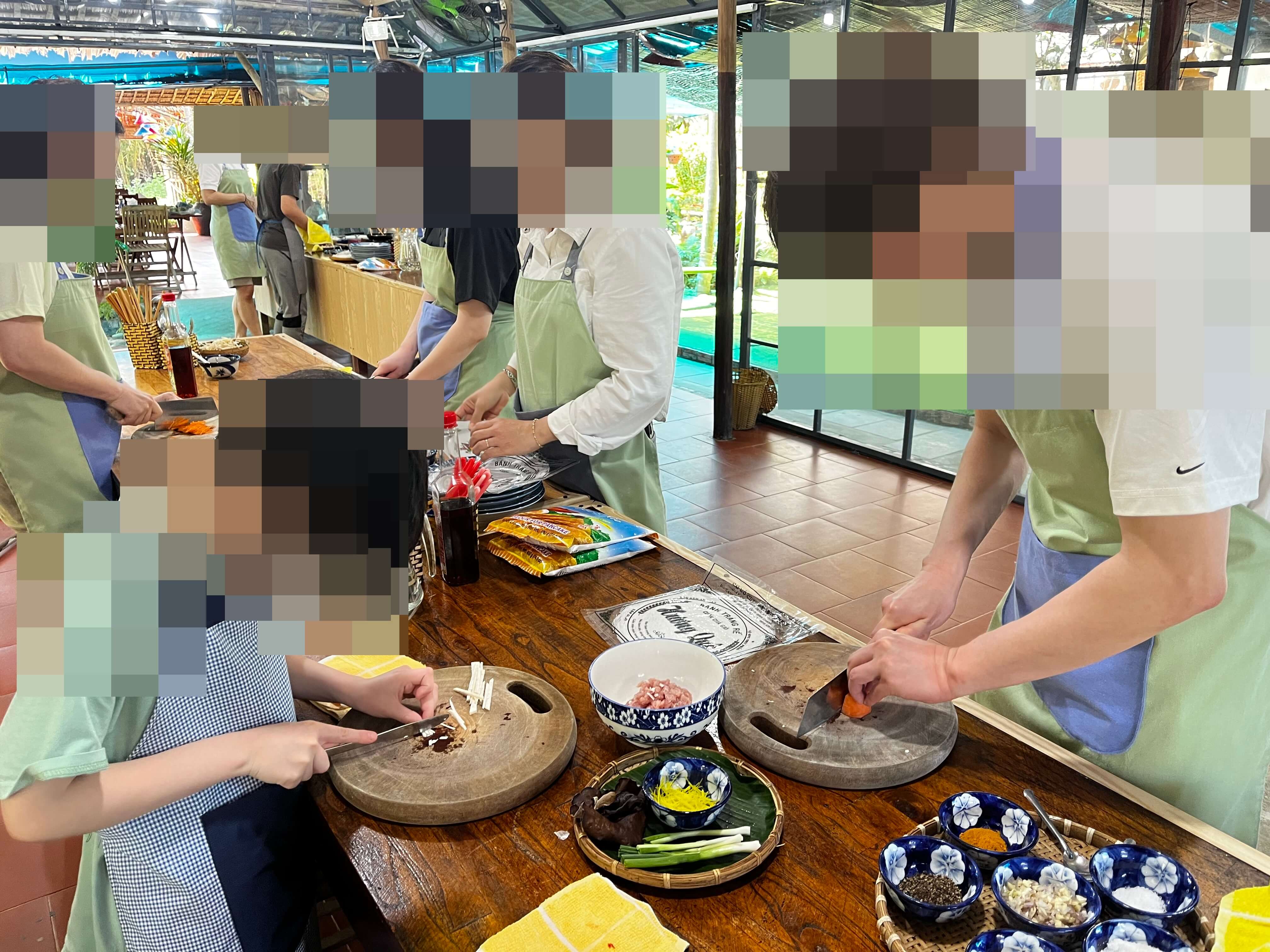 베트남_호이안_쿠킹클래스체험후기_음식을_하고있는_사람들