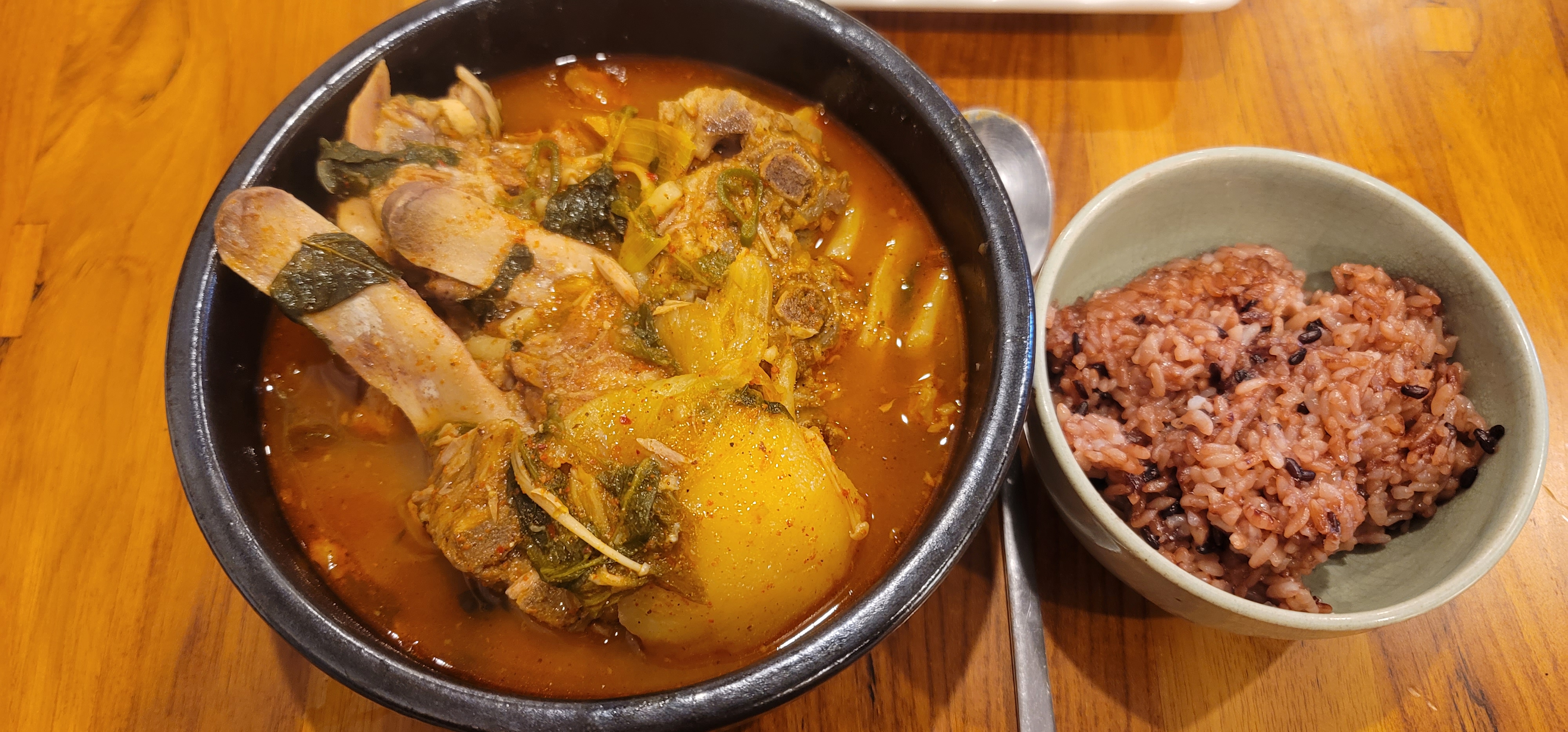 조마루감자탕 이미지