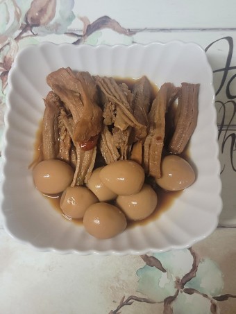  10분 동안 완성하는 돼지고기 장조림 레시피