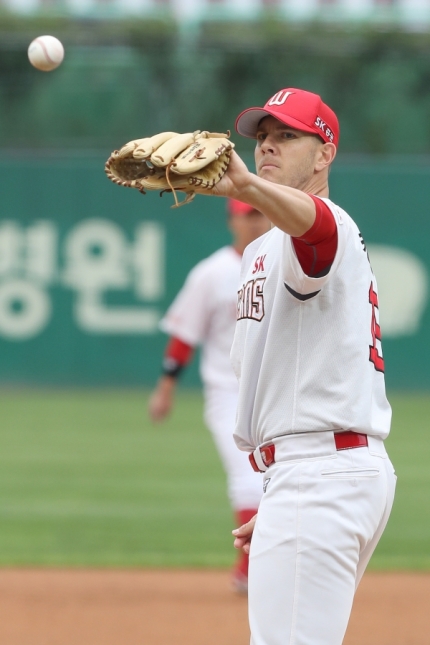  한화 SK에서 뛰다 부상으로 퇴출당한 닉 킹엄 라이언 카펜터 영입한다
