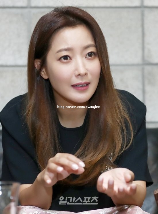 드라마 내일의 줄거리 배우 로운키 인스타 김희선 집의 위치 남편 박주영 나이 직업학력 프로필 혼혈 17