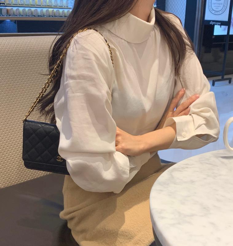 봄블라우스 하이넥 퍼프 블라우스
