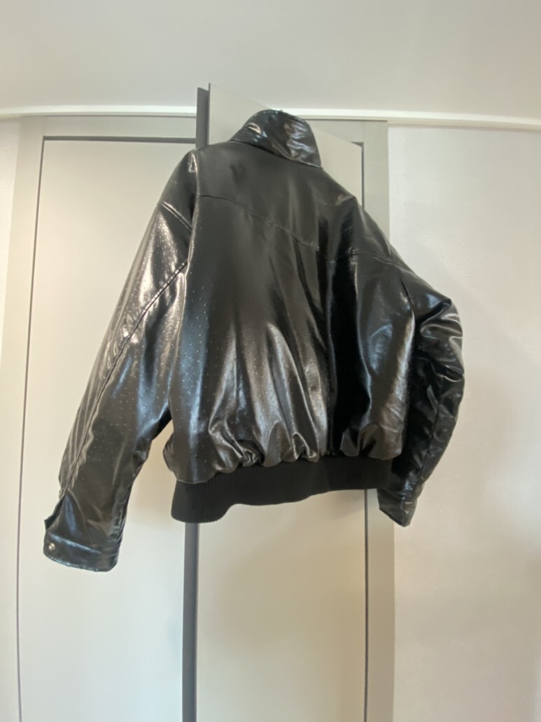 마뗑킴 matin kim 패딩 숏패딩 점퍼 유광점퍼 유광패딩 유광숏패딩 HIGH NECK LEATHER JACKET IN BLACK 남자패딩 남자숏패딩 유광패딩 하이그로시 패딩