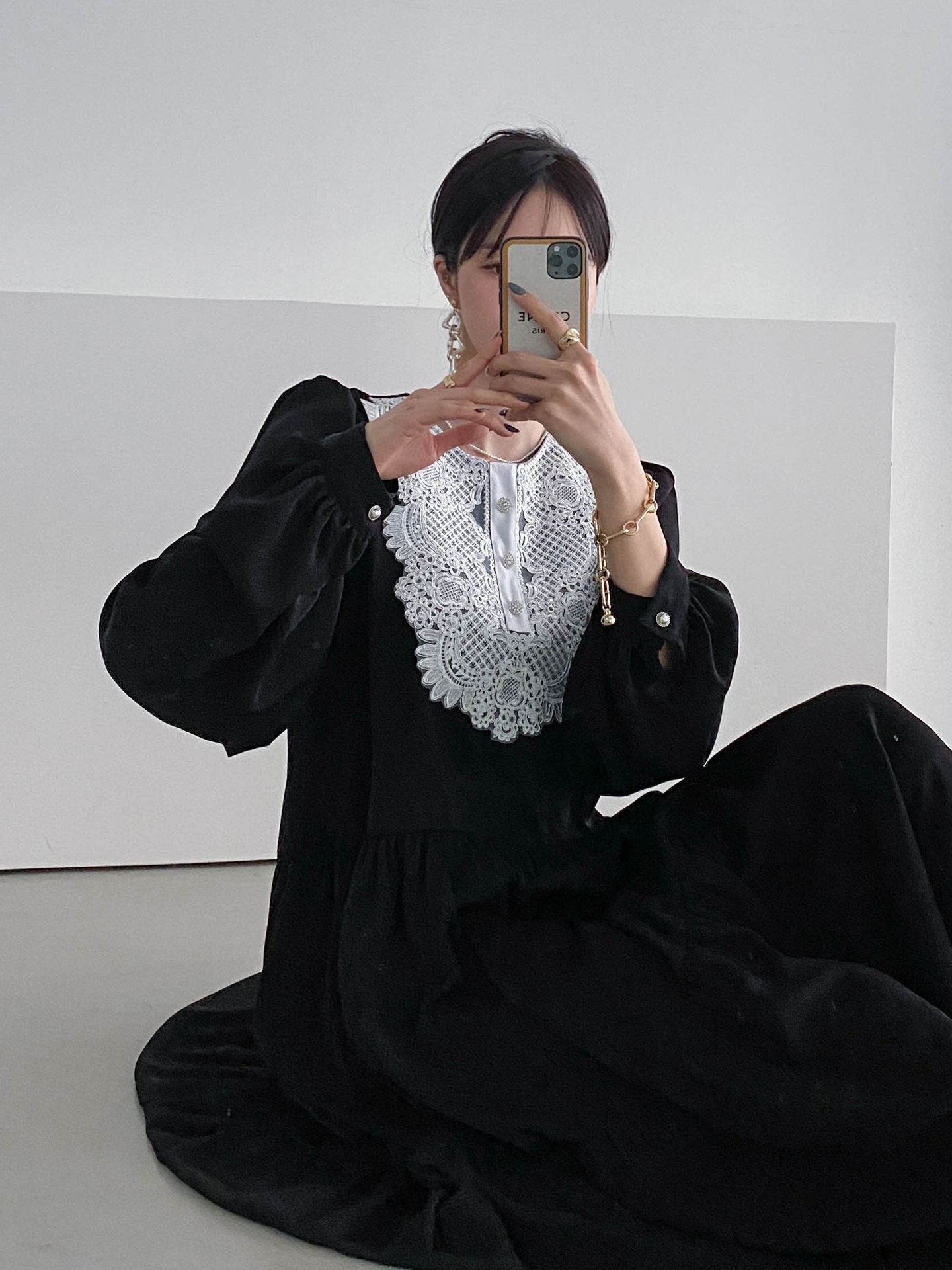 벨라루아 꽃자수 레이스넥 원피스