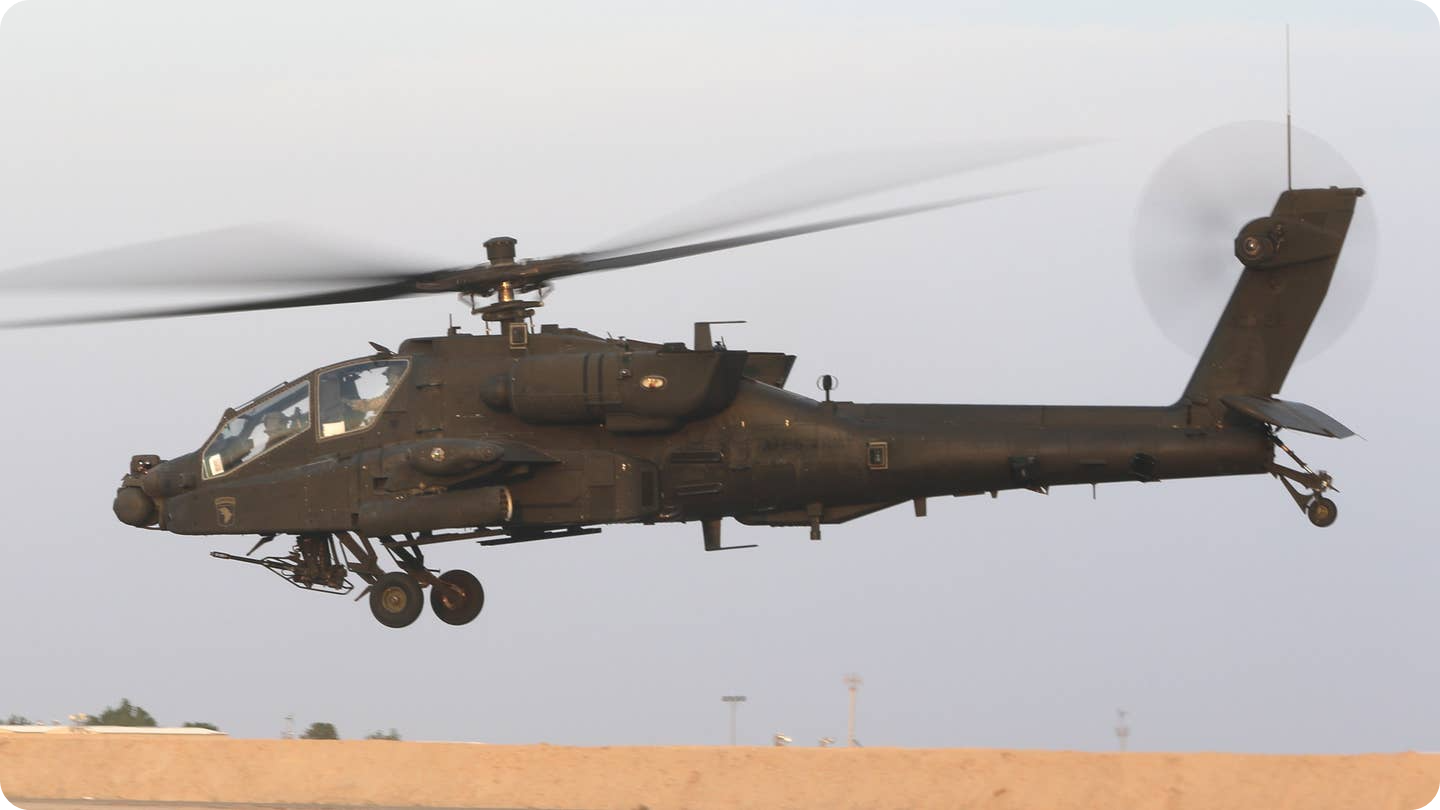 AH-64E 아파치 헬리콥터의 sponson에 CIRCM 시스템의 중요 구성품으로 보이는 것이 장착되어 있다.