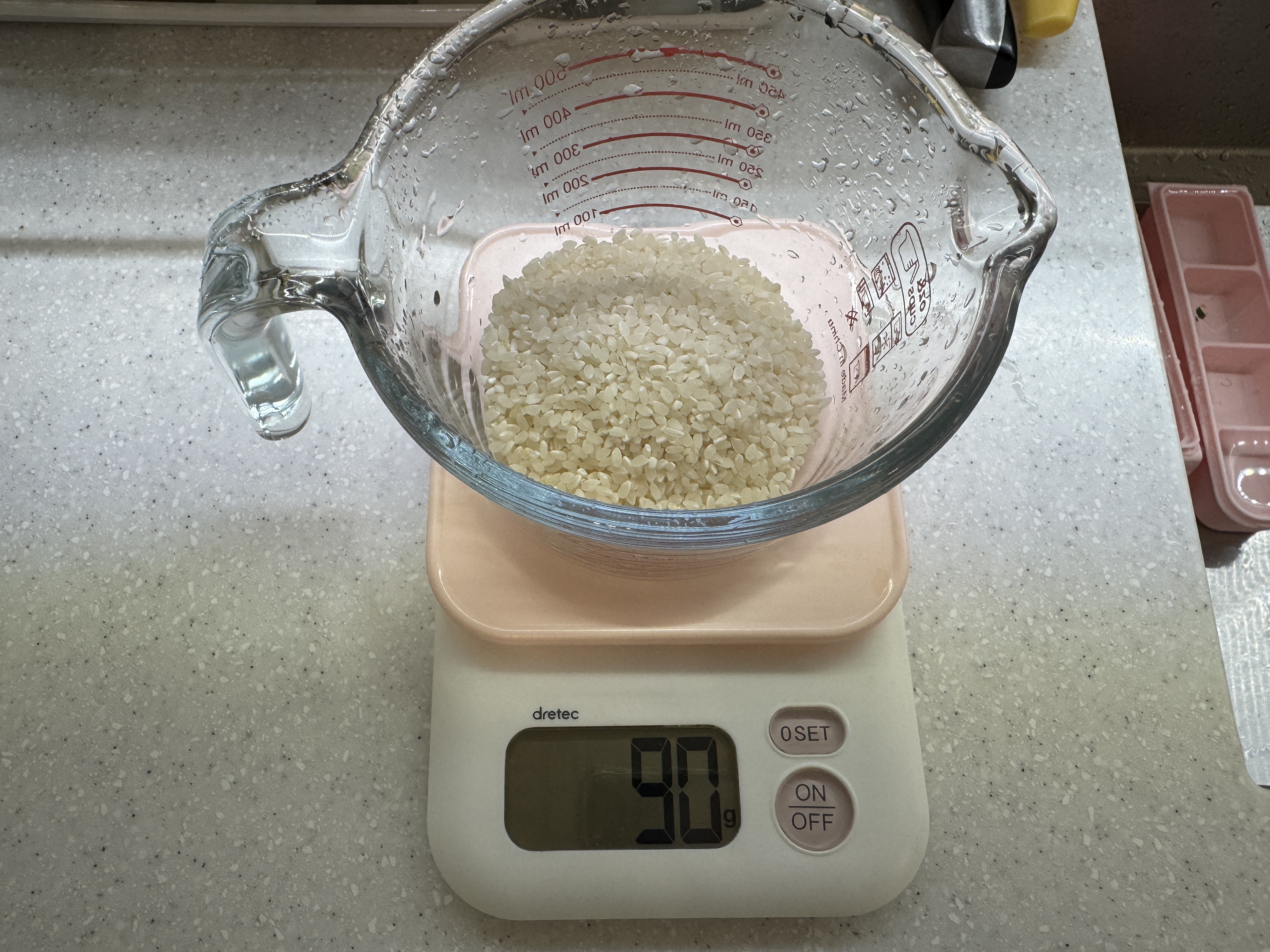 쌀 90g 계량한 사진 