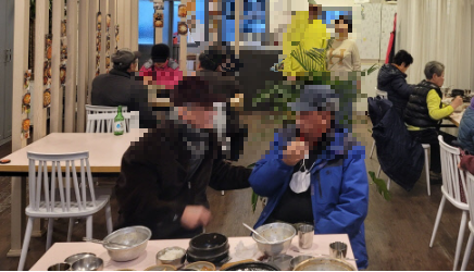 "80살 노인은 아들에게 3만 원이 필요하다고 했고.." 아들은 돈이 없다며 아버지의 말을 냉담하게 뿌리칩니다.아들은 뒤늦게야 아버지 마음을 알게 되고 그저 눈물만 흘리고 말았습니다.
