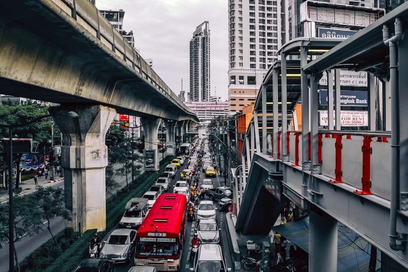 태국-방콕의-차들로-꽉-막힌-도로