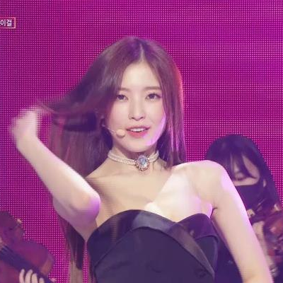  오마이걸 아린 2020 가요대제전 오프숄더 사진 움짤 gif