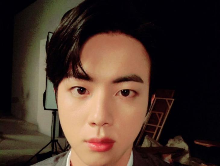 '선물은 석지니' 아미 7주년 맞아 셀카 두고 간 방탄소년단(BTS) 진