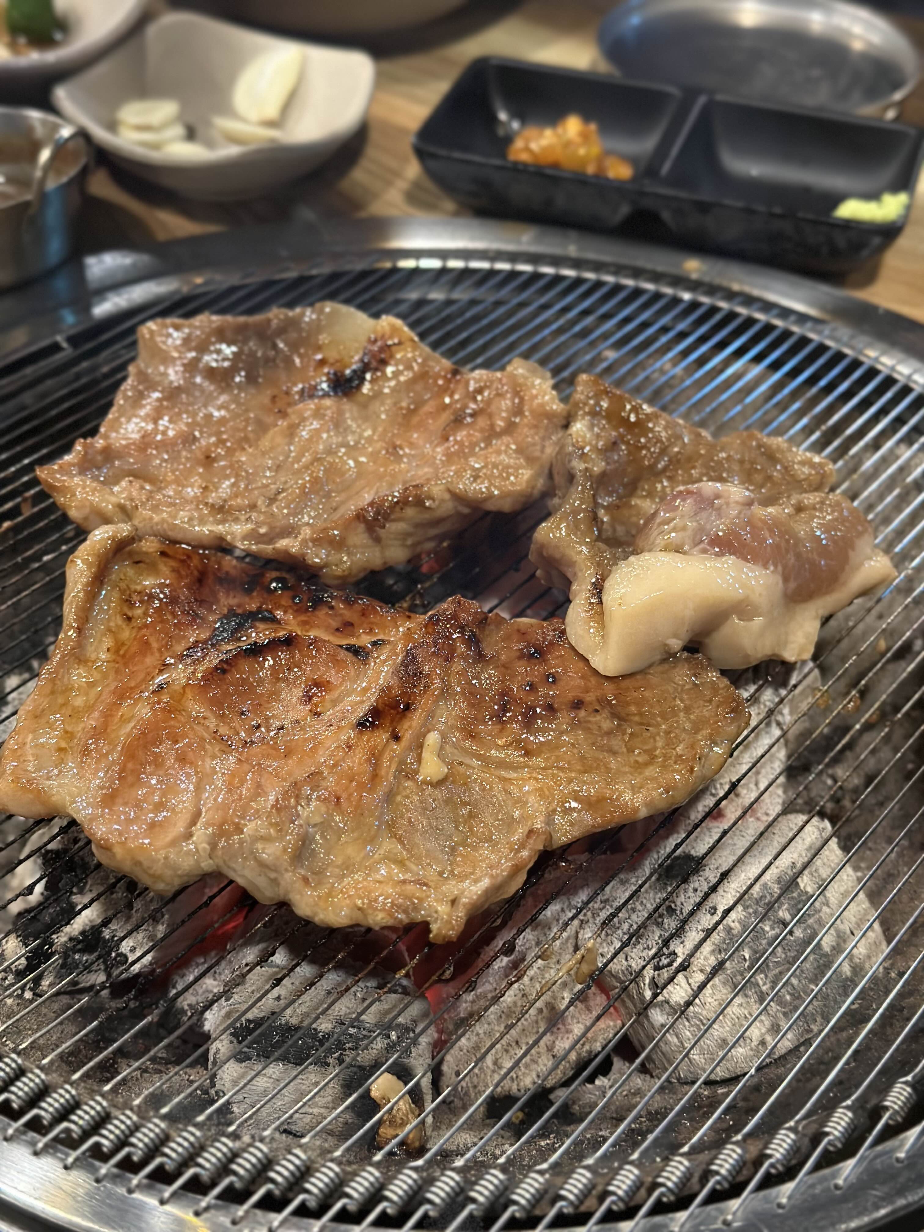 꺼멍집 이미지