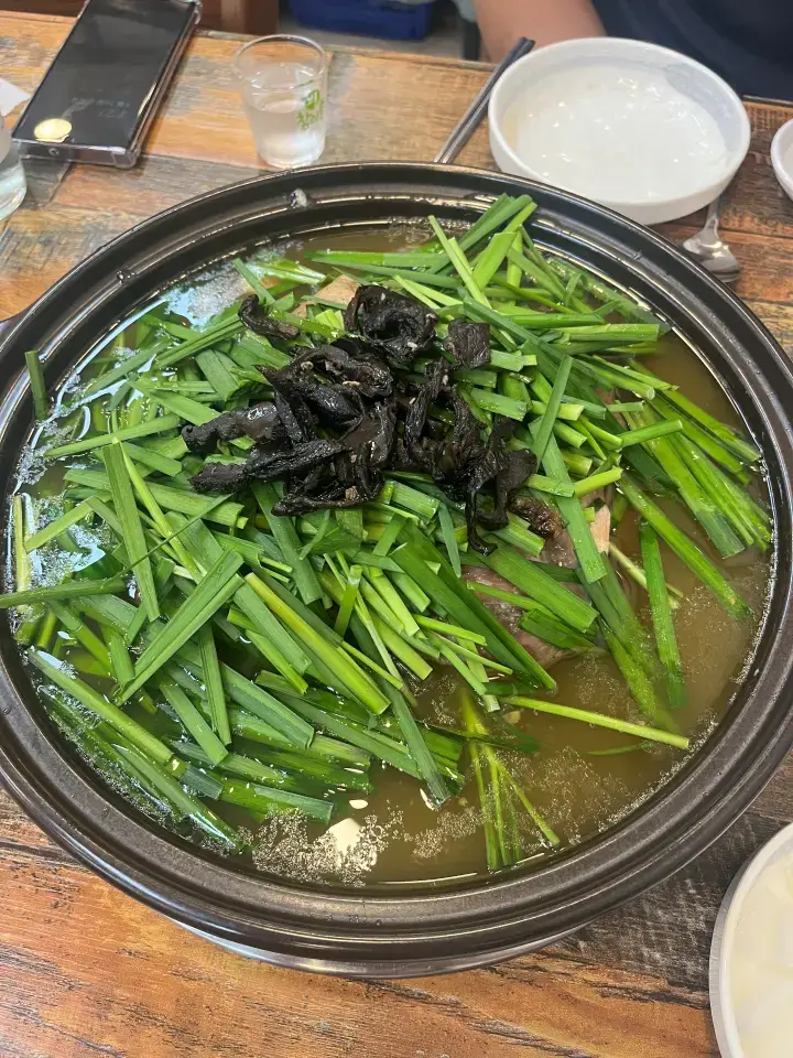 한방 능이 오리백숙 실물 사진