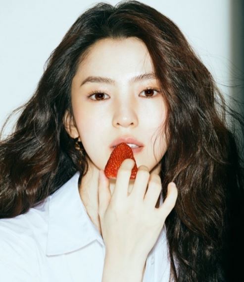  한소희 화보 공개(+성형의혹)