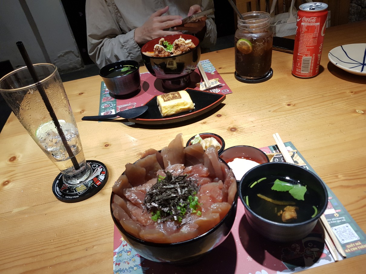 호치민 1군 벤탄시장 일본식 장어요리 전문점 우나또또 - 멋진 저녁식사