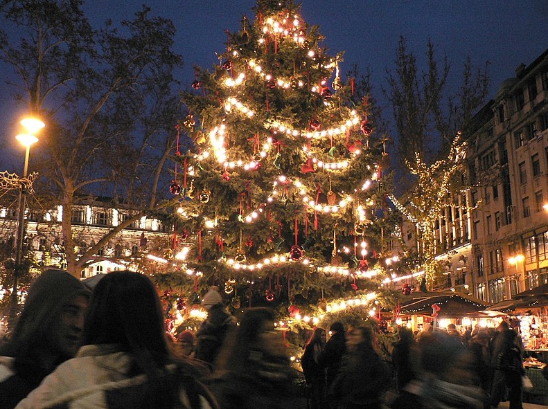 서울 광화문 크리스마스 마켓&#44; 환상적인 빛초롱 축제-서울에서 즐기는 겨울 이벤트