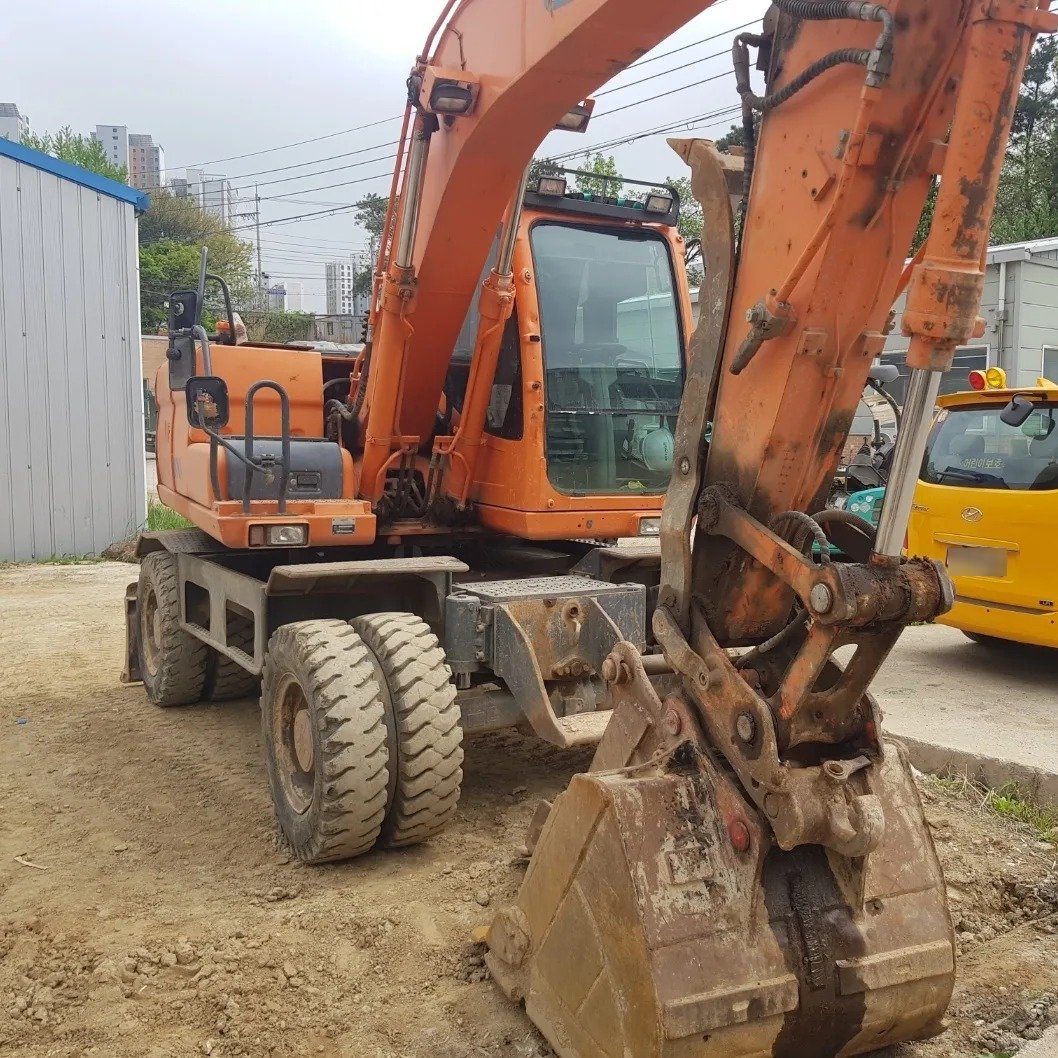  두산 DX140W 2015년식 5800만원 판매합니다.