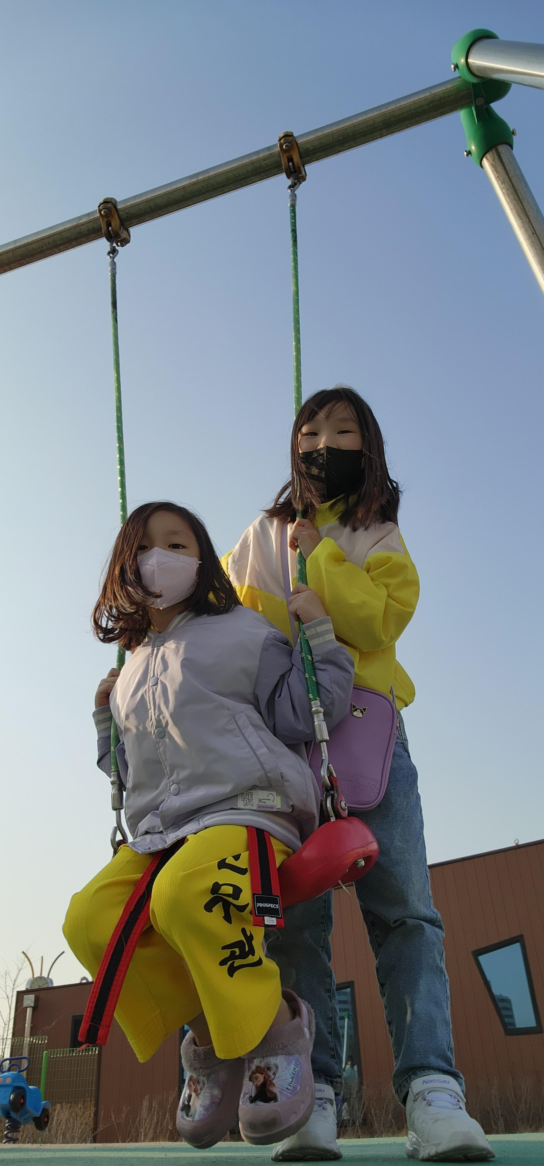 로우앵글 이미지