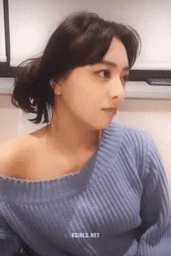  어깨 라인이 아름다운 ITZY 유나 VLIVE 움짤 gif