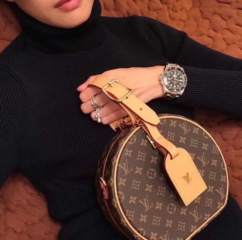  루이비통 부아뜨 탬버린 백은 최애템