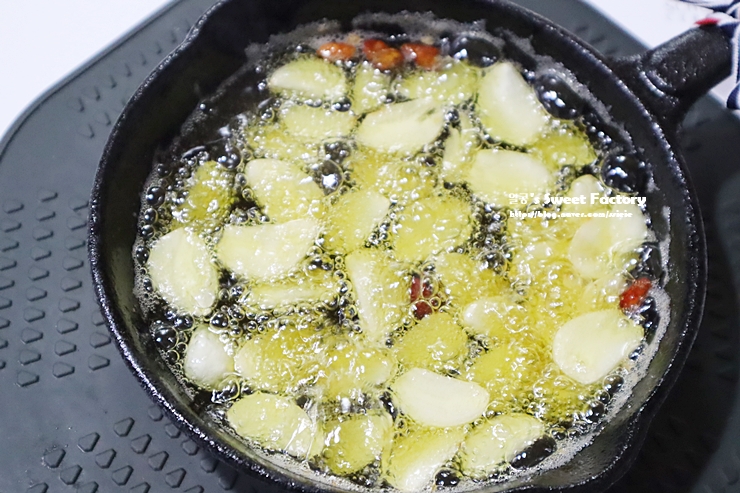 새우 감바스를 만드는 방법은 감바스 알 아질요 새우이다. 8