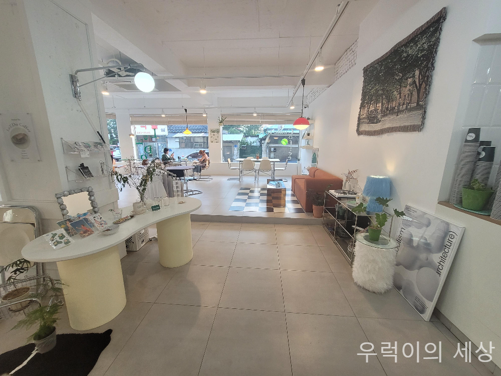 강릉중앙시장 카페 리도커피 내부
