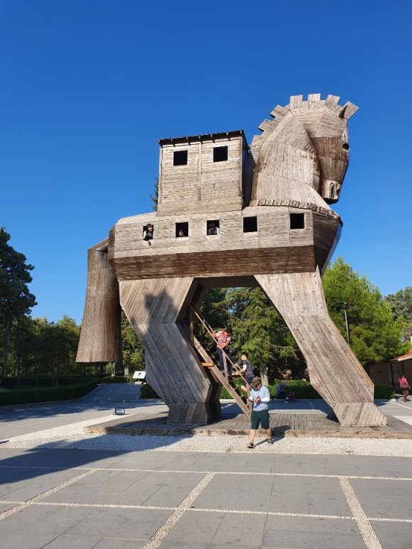 7일차 1편 :: 트로이 목마&트로이 유적지, 고등어케밥 2019. 8. 15. 댜든이의 터키 가족여행 12