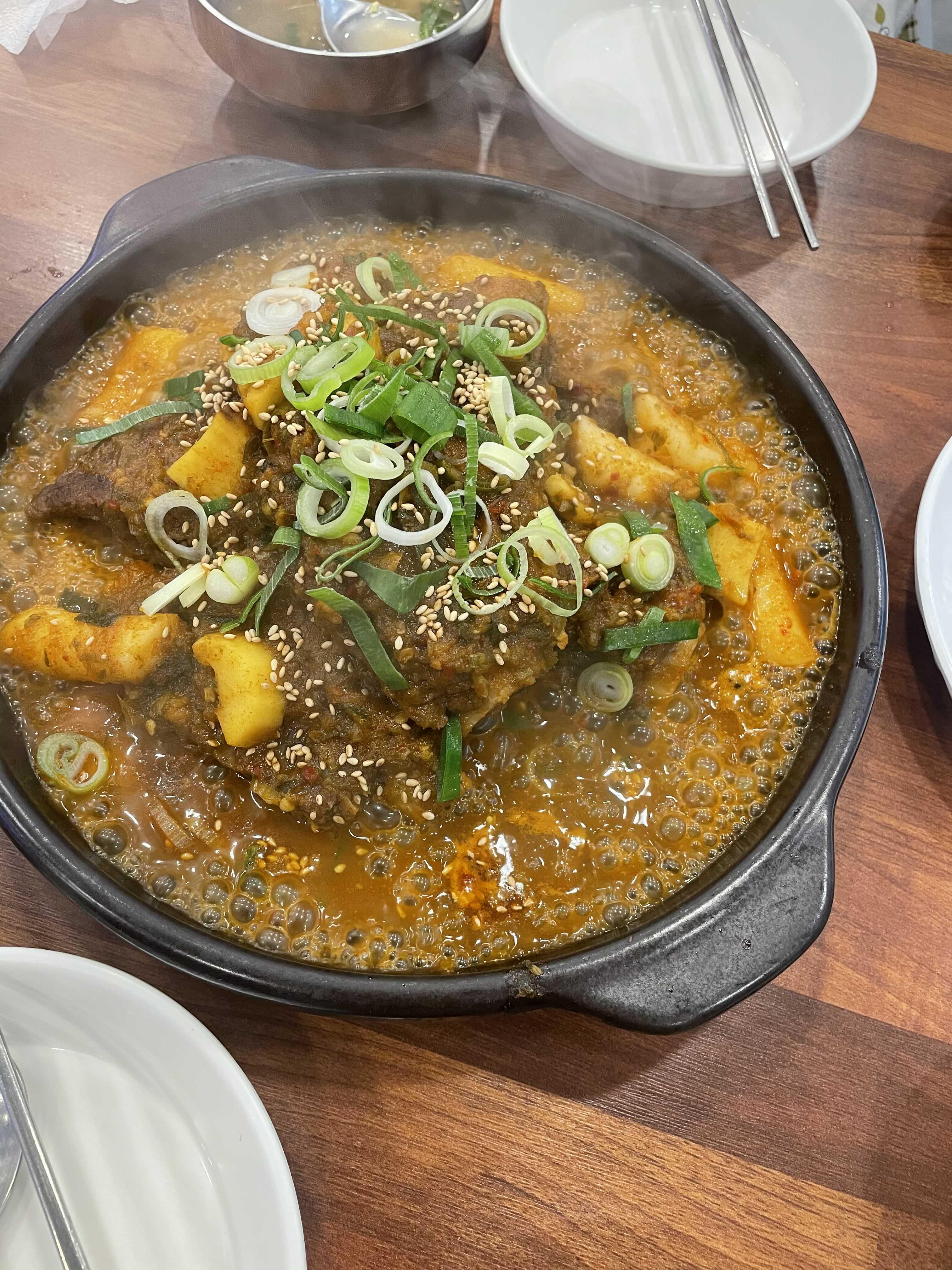  갈비찜 전문점이 없는줄 알았는데..? 맛있는걸?(고집센 그집 갈비탕 김해외동점)