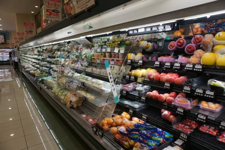 일본 슈퍼 마켓에 진열된 살품들 사진