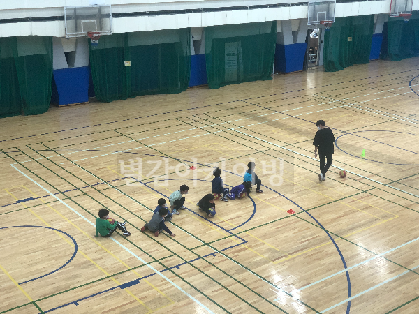 송파구시설관리공단 송파구체육문화회관을 소개합니다 - 송파구시설관리공단의 보물, 송파구체육문화회관에 다녀왔습니다 - 송파구체육문화회관의 주요 시설은 다음과 같습니다. 송파구시설관리공단 송파구체육문화회관을 소개합니다 - 송파구시설관리공단의 보물, 송파구체육문화회관에 다녀왔습니다 - 송파구체육문화회관의 주요 시설은 다음과 같습니다.