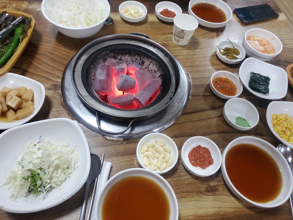부산갈매기 숯불구이 상차림