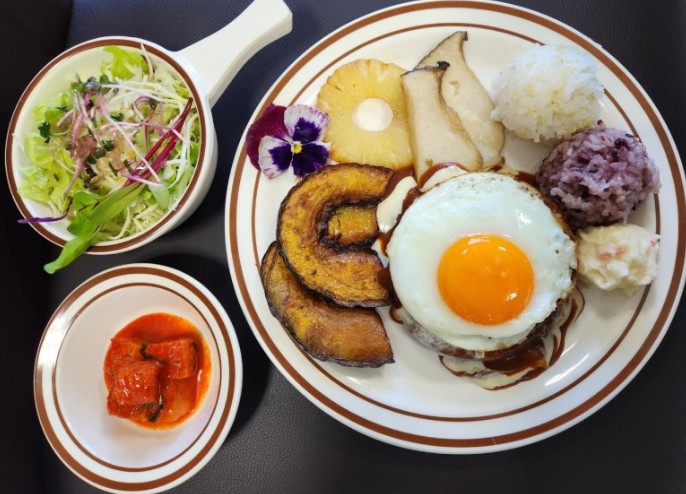 1. 맛남애함박꽃스테이크(경부선&#44; 서울만남휴게소&#44; 부산방향)